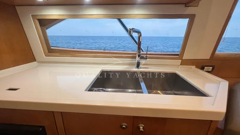 Saietta Yacht Photos Pics Bertram Convertible 2010 yacht kitchen sink with ocean view through window.