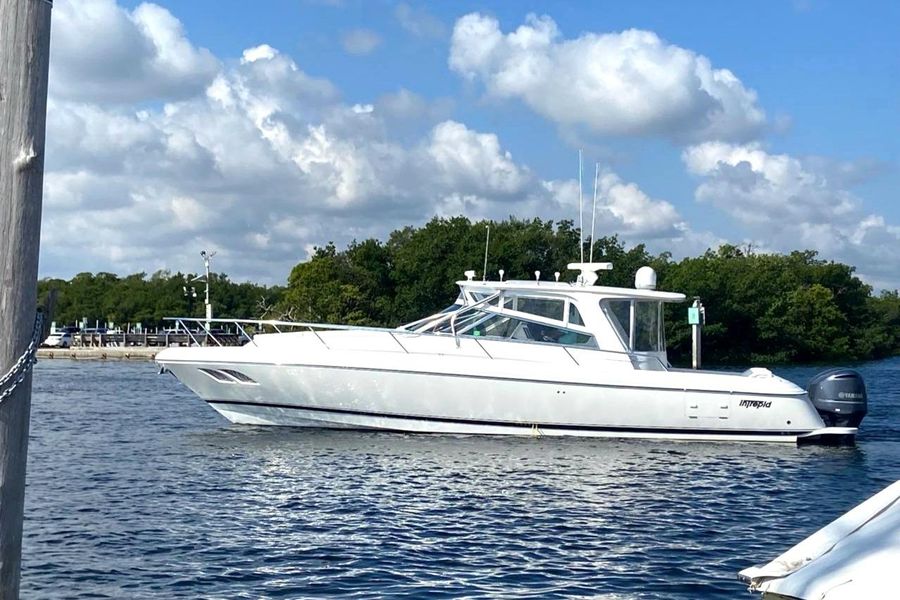 2010 Intrepid 430 Sport Yacht