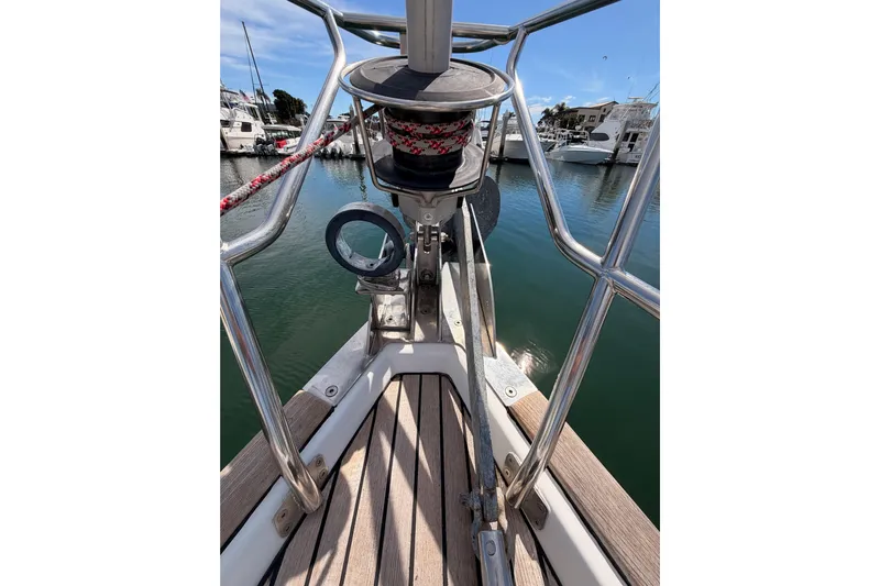 Tadpole Yacht Photos Pics Bow view of 2005 Beneteau Oceanis Clipper 423 sailboat in marina.