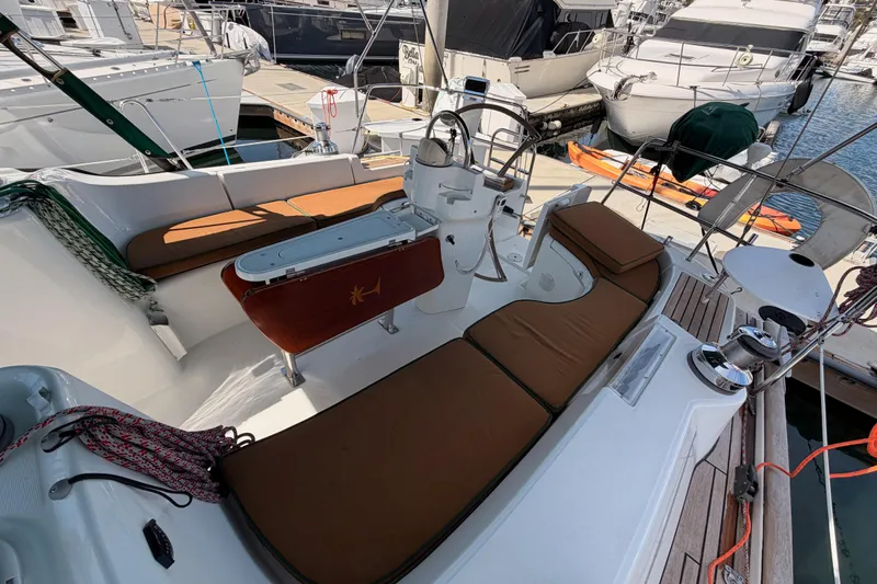 Tadpole Yacht Photos Pics 2005 Beneteau Oceanis Clipper 423 yacht cockpit with brown cushions, docked in marina.
