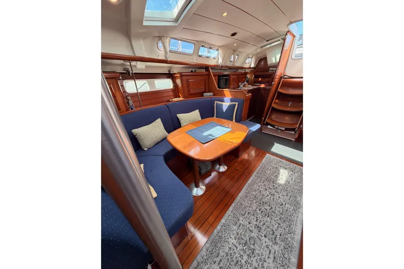 Tadpole Yacht Photos Pics Interior of 2005 Beneteau Oceanis Clipper 423 yacht with cozy seating and wooden finishes.