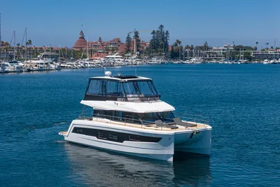 Fountaine Pajot Motor Yacht 40