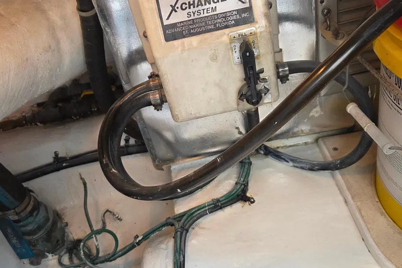  Yacht Photos Pics Engine room of 2004 Ocean Yachts 43 Super Sport with X-Change oil system.