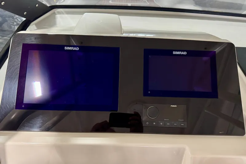  Yacht Photos Pics Electronics in Dash