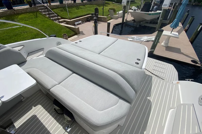  Yacht Photos Pics Azimut Atlantis 45 yacht 2021, featuring a spacious sunbed on the deck.