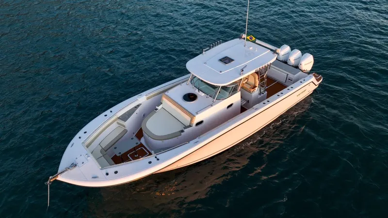 V400 2025 Yacht Photos Pics 