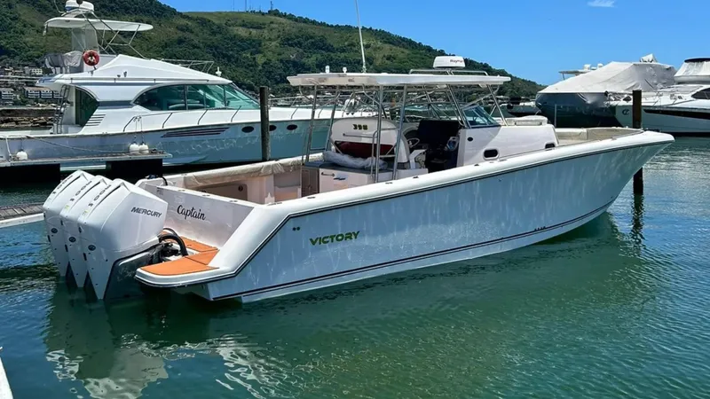 V400 2025 Yacht Photos Pics 