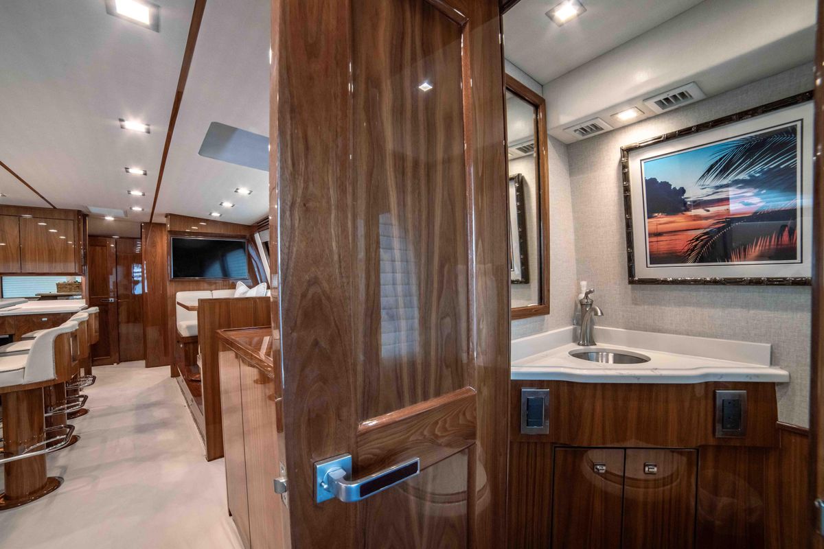 2019 Viking 72 