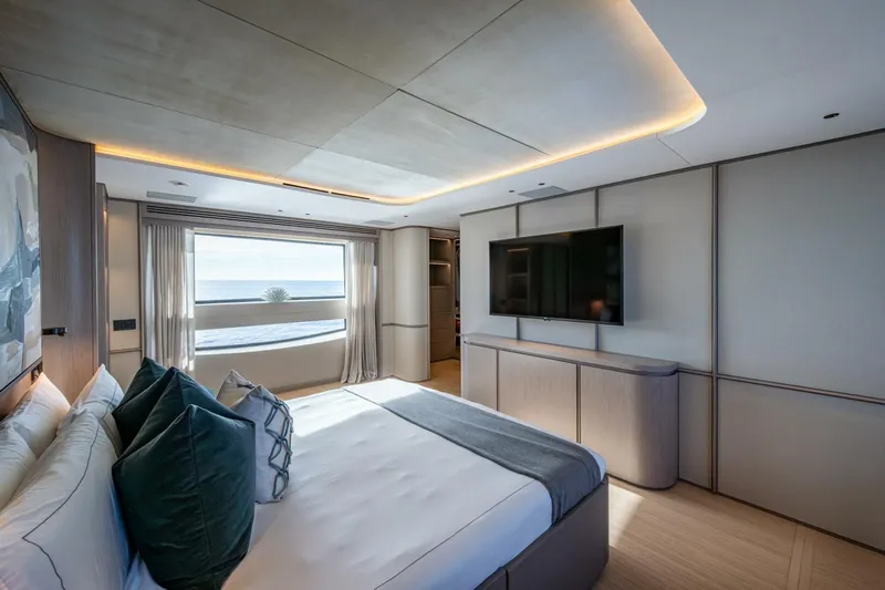 King's Lair Yacht Photos Pics 