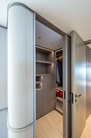 King's Lair Yacht Photos Pics 