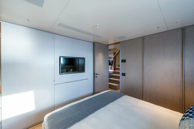 King's Lair Yacht Photos Pics 