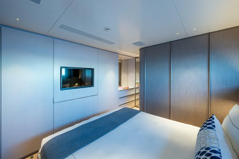 King's Lair Yacht Photos Pics 