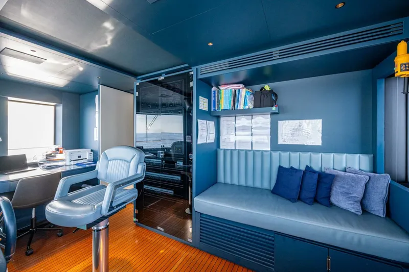 King's Lair Yacht Photos Pics 