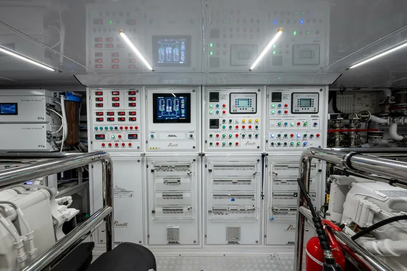 King's Lair Yacht Photos Pics 