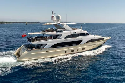 Benetti Classic 121