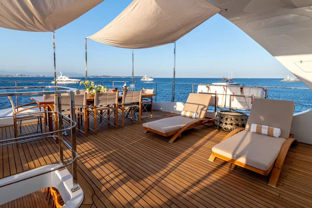 2011 Benetti 121 