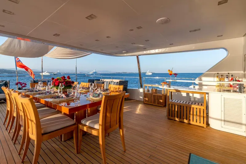 Lady H Yacht Photos Pics Luxurious dining area on 2011 Benetti Majesty 120 yacht with ocean view.