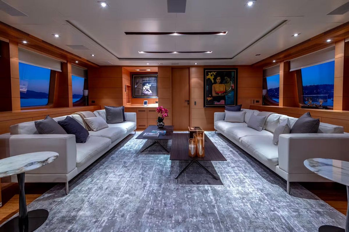 2011 Benetti 121 
