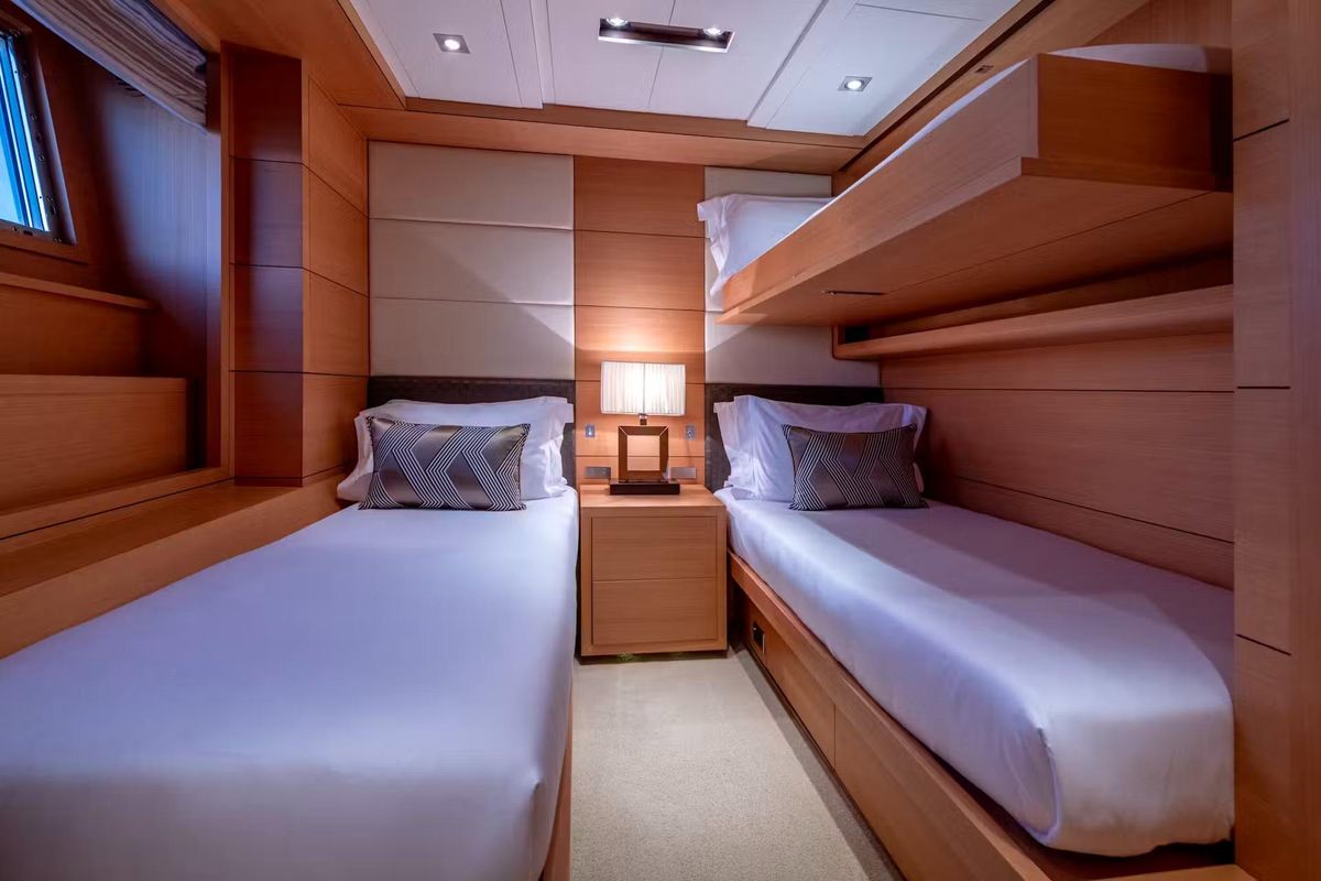2011 Benetti 121 