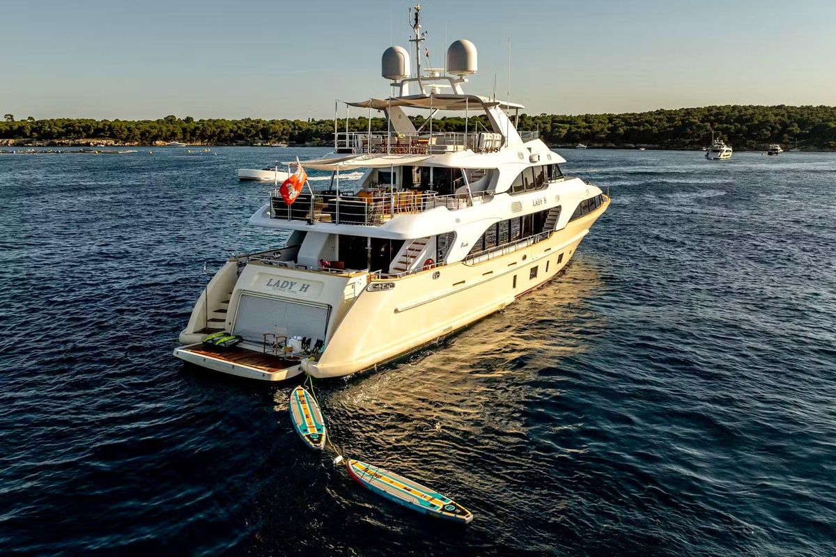 2011 Benetti 121 