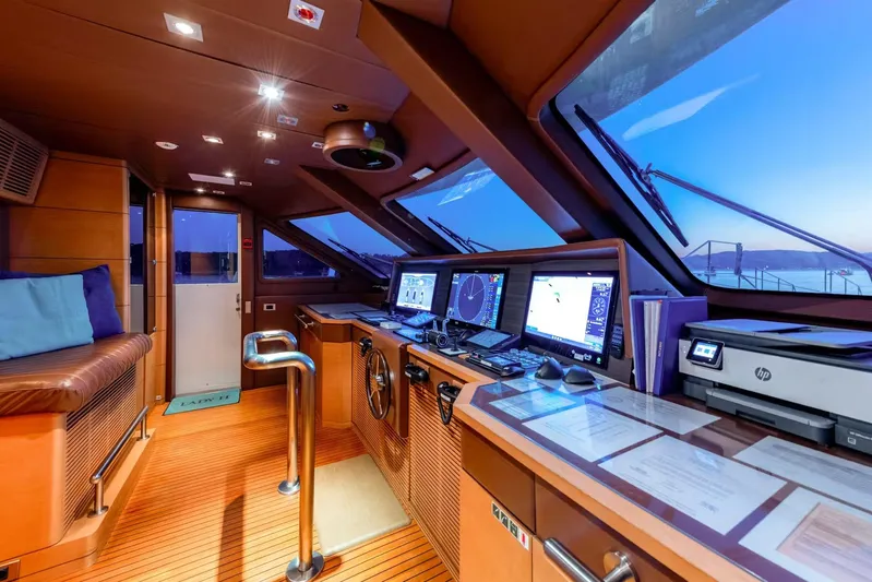 Lady H Yacht Photos Pics Luxurious Benetti Majesty 120 yacht bridge interior with advanced navigation systems, 2011 model.