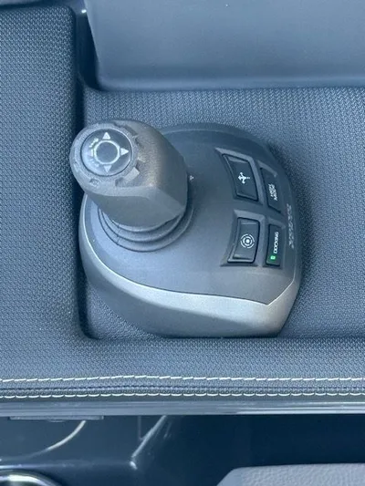  Yacht Photos Pics 2022 COBALT R33 - Image 22