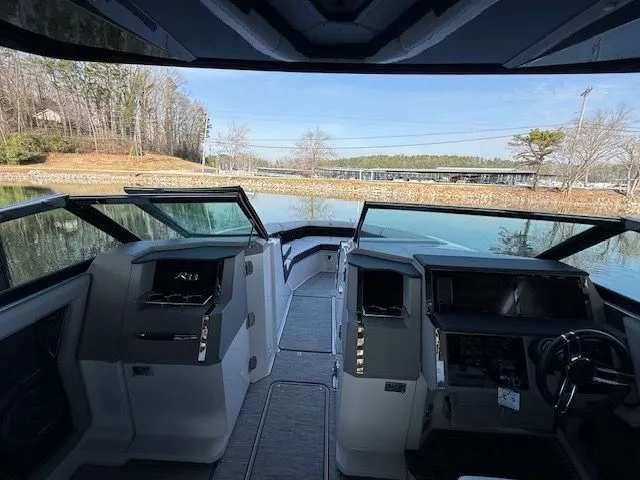  Yacht Photos Pics 2022 COBALT R33 - Image 34