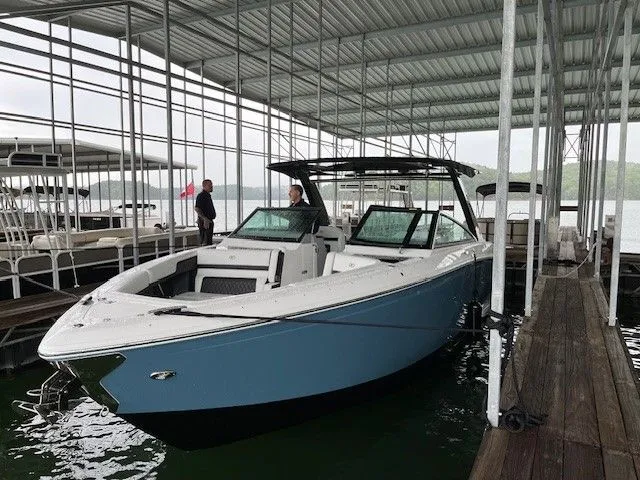  Yacht Photos Pics 2022 COBALT R33 - Image 11