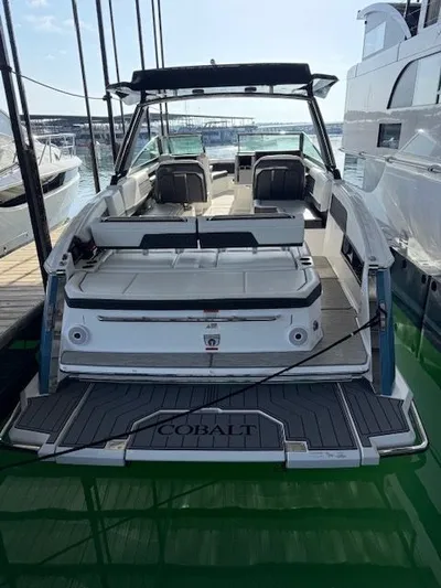  Yacht Photos Pics 2022 COBALT R33 - Image 12