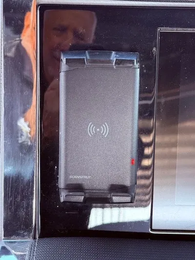  Yacht Photos Pics 2022 COBALT R33 - Image 24