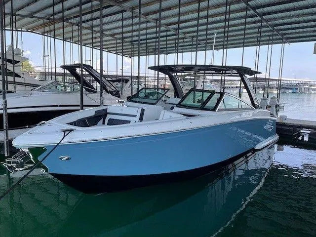  Yacht Photos Pics 2022 COBALT R33 - Image 9