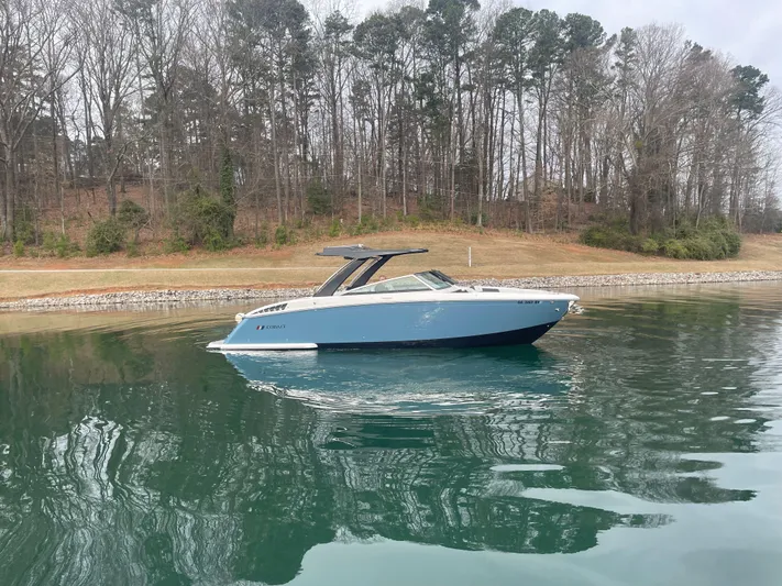 Yacht Photos Pics 2022 Cobalt R33 - Image 1