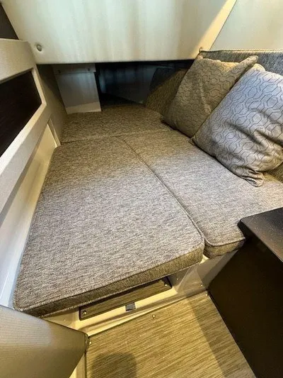  Yacht Photos Pics 2022 COBALT R33 - Image 42