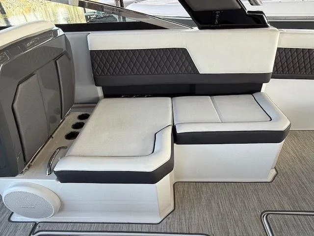  Yacht Photos Pics 2022 COBALT R33 - Image 18