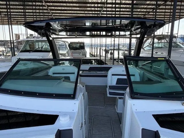  Yacht Photos Pics 2022 COBALT R33 - Image 45