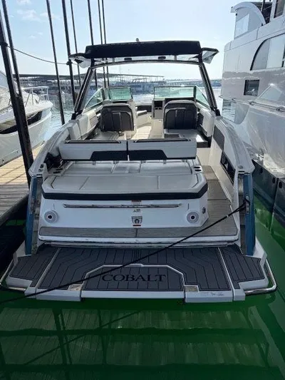 Yacht Photos Pics 2022 COBALT R33 - Image 12