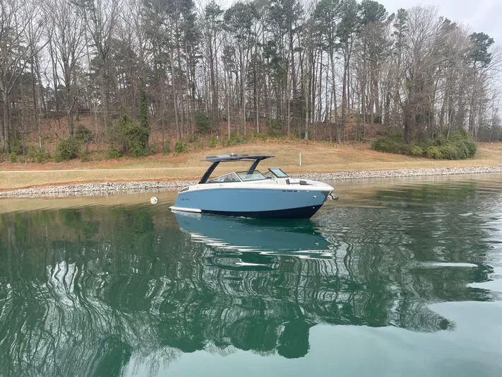  Yacht Photos Pics 2022 Cobalt R33 - Image 2