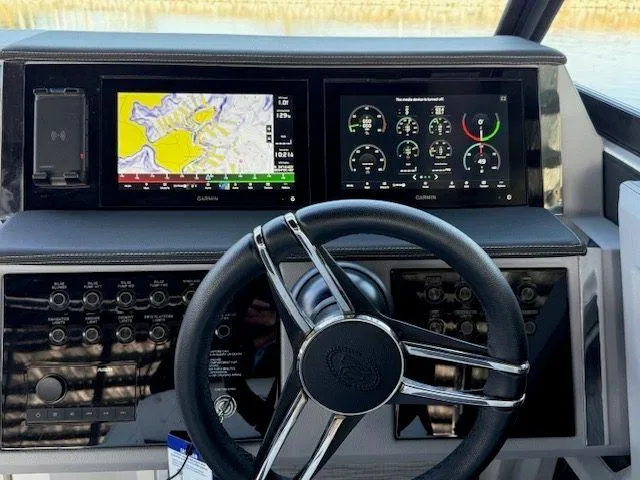  Yacht Photos Pics 2022 COBALT R33 - Image 21