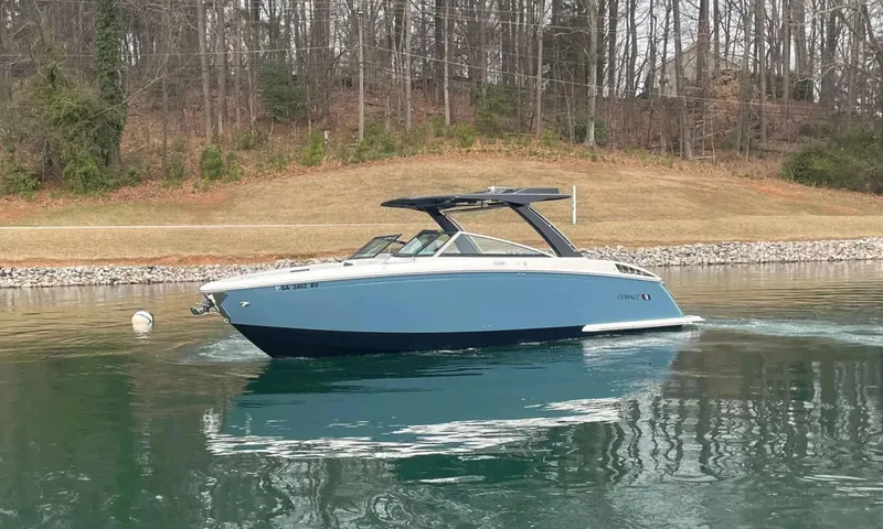  Yacht Photos Pics 2022 COBALT R33 - Image 4