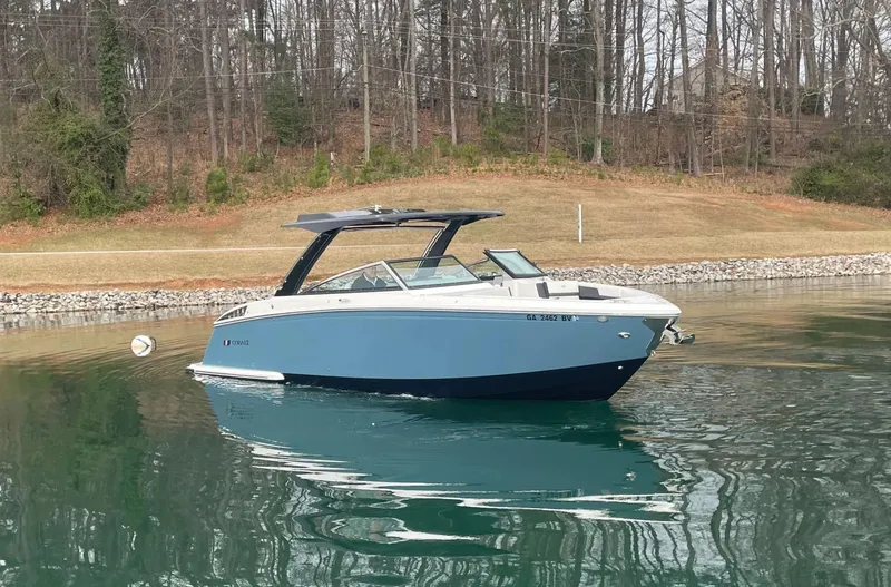  Yacht Photos Pics 2022 Cobalt R33 - Image 2