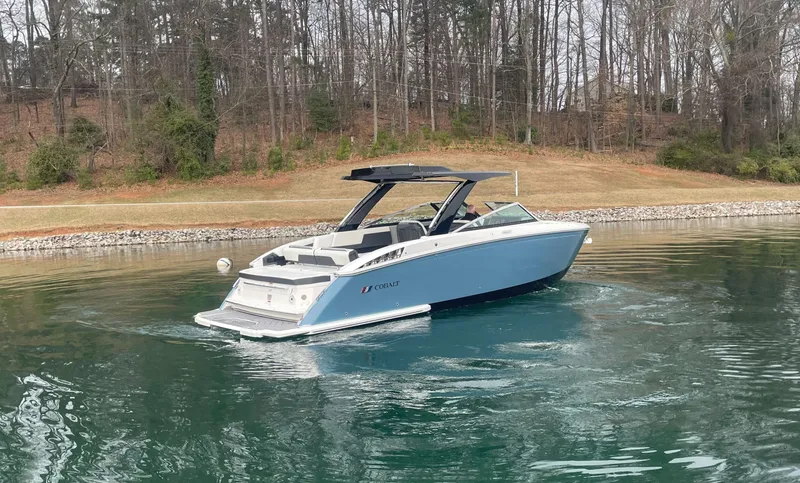  Yacht Photos Pics 2022 COBALT R33 - Image 8