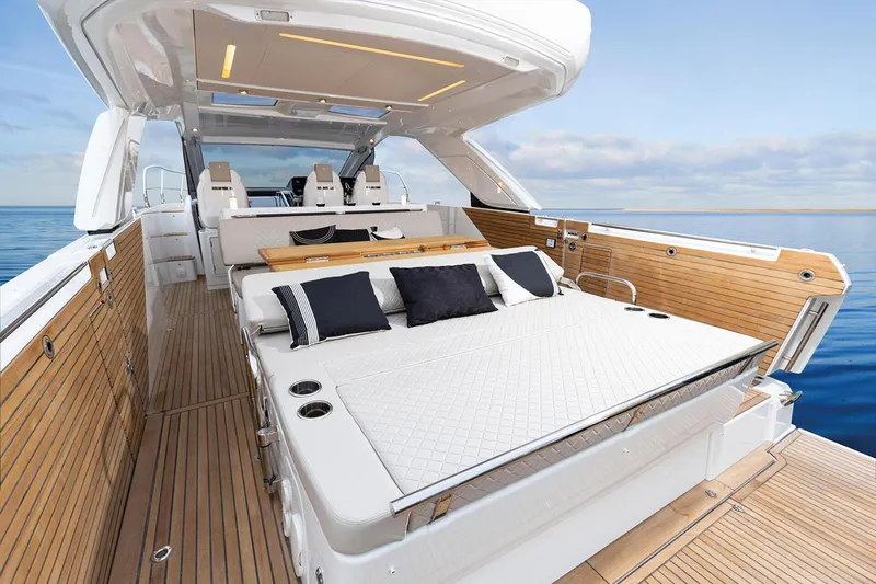  Yacht Photos Pics Manufacturer Provided Image