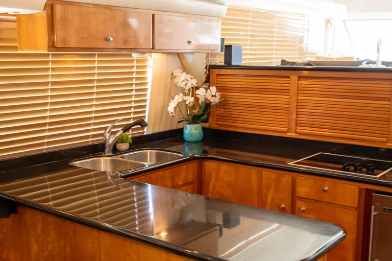 Backdraft Yacht Photos Pics 