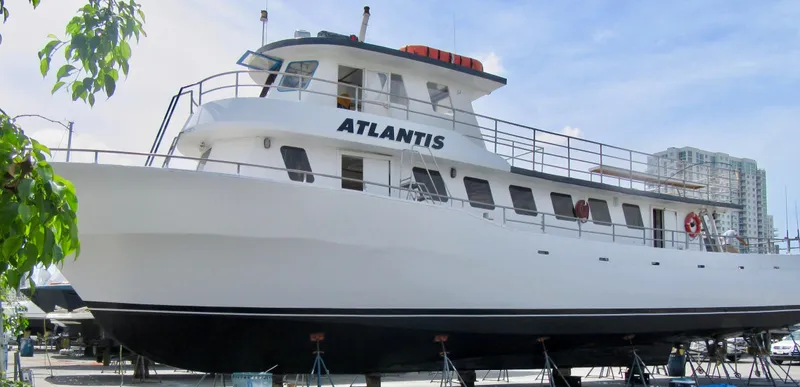 Atlantis Yacht Photos Pics 