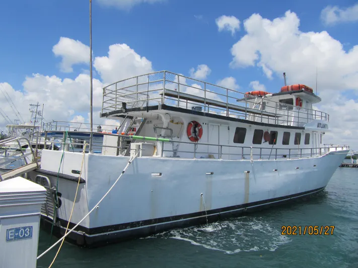 Atlantis Yacht Photos Pics 