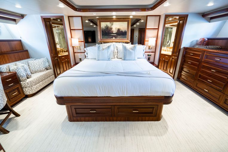 2011-112-westport-motoryacht