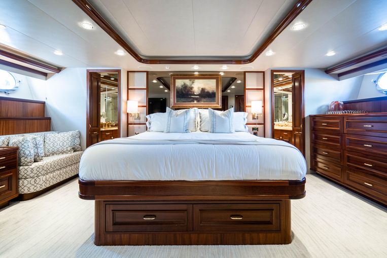 2011-112-westport-motoryacht