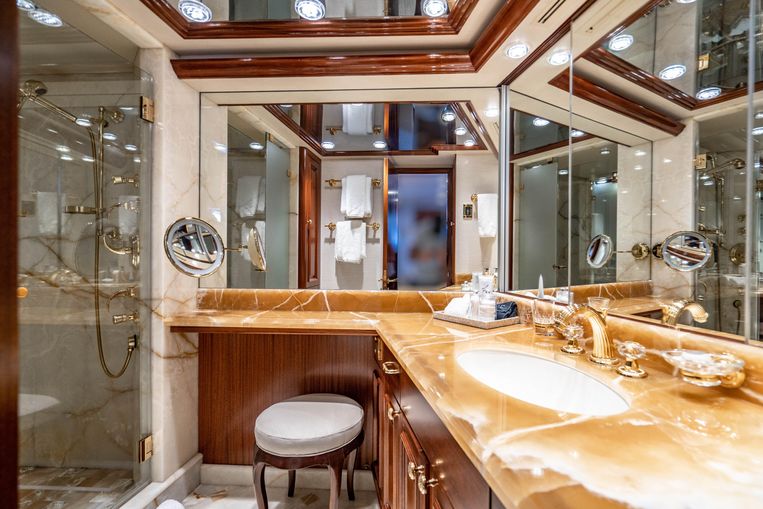 2011-112-westport-motoryacht