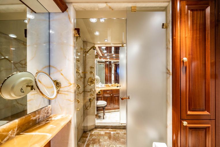 2011-112-westport-motoryacht
