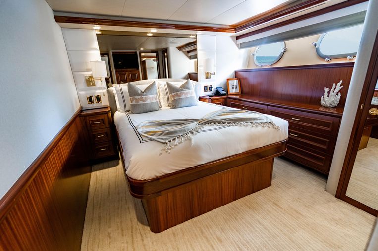 2011-112-westport-motoryacht